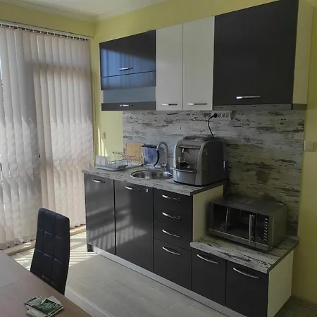 Прекрасен Апартамент С Комплимент Apartment